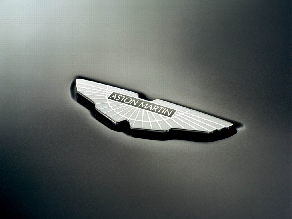 logo aston martin amv8 vantage insigne aston martin amv8 vantage 