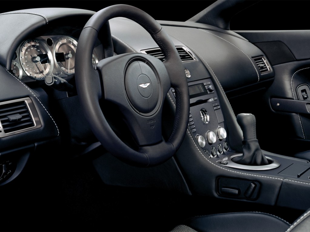 aston martin amv8 vantage indoor, interieur aston martin amv8 vantage